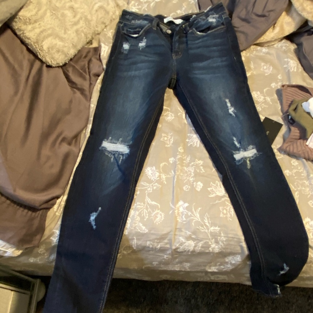Like new Kancan distressed jeans. Size 27